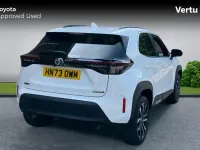 Used Toyota Yaris Hybrid Design 116 HP (85 kW) 2023 Pure white Estate