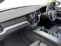 Begagnad Volvo V60 Plus 2025 Grå Kombi