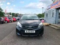 Begagnad Toyota Yaris 99 HK (72 kW) 2012 Svart Halvkombi