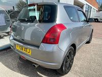 Usado Suzuki Swift GL 92 HP (67 kW) 2008 Cinzento Citadino
