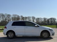 Używany VW Golf VII SE 115 KM (84 kW) 2018 Biały Hatchback