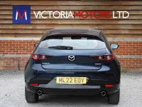 Usado Mazda 3 Luxury 2022 Azul Utilitario