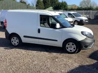 Begagnad Fiat Doblò 95 HK (69 kW) 2018 Vit Minibuss