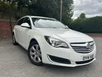 Used Vauxhall Insignia Design Edition 163 HP (119 kW) 2014 White Estate