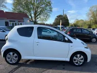 Begagnad Toyota Aygo 68 HK (50 kW) 2012 Vit Halvkombi