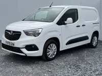 Używany Vauxhall Combo Sportive 100 KM (73 kW) 2020 Biały Minivan