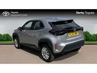 Usado Toyota Yaris Cross 113 HP (83 kW) 2023 Prateado SUV
