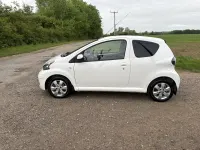Used Toyota Aygo 68 HP (50 kW) 2011 White Hatchback
