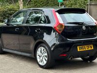 Usado MG MG3 106 HP (77 kW) 2016 Preto Citadino
