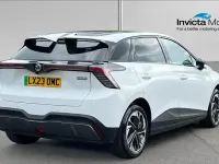Used MG MG4 EV Trophy 150 kW (204 HP) 2023 White Hatchback