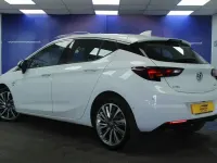 Used Vauxhall Astra Elite 150 HP (110 kW) 2018 White Hatchback