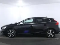 Usado Volvo V40 R-Design 120 CV (88 kW) 2018 Negro Utilitario