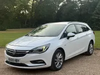 Used Vauxhall Astra Design Edition 136 HP (100 kW) 2019 White Estate
