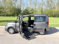 Begagnad Fiat Doblò S 2021 Grå Minibuss