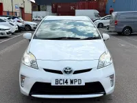 Used Toyota Prius 136 HP (100 kW) 2014 White Hatchback