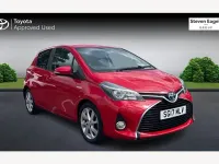 Used Toyota Yaris 100 HP (73 kW) 2017 Red Hatchback