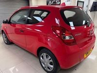 Used Hyundai i20 Classic 77 HP (56 kW) 2011 Red Hatchback