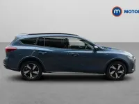 Used Ford Focus Active 155 HP (114 kW) 2023 Blue Estate