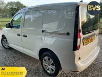 Usado VW Caddy S 112 CV (82 kW) 2022 Blanco Monovolumen