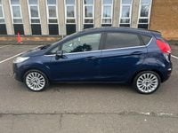 Usado Ford Fiesta Titanium 70 HP (51 kW) 2012 Azul Citadino