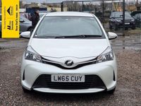 Used Toyota Yaris Multidrive S 99 HP (72 kW) 2015 White Hatchback