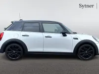 Gebraucht Mini Cooper Exclusive 134 PS (98 kW) 2024 Weiß Kleinwagen