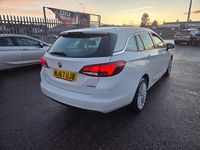 Used Vauxhall Astra Elite 150 HP (110 kW) 2017 White Estate