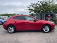 Usado Mazda 3 165 HP (121 kW) 2015 Vermelho Citadino