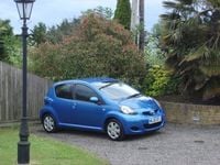 Used Toyota Aygo 67 HP (49 kW) 2011 Blue Hatchback