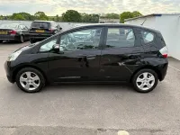 Begagnad Honda Jazz ES 100 HK (73 kW) 2010 Svart Halvkombi