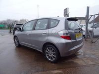 Begagnad Honda Jazz SI 100 HK (73 kW) 2010 Silver Halvkombi