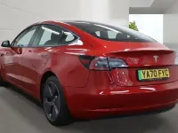 Używany Tesla Model 3 Standard Range Plus 180 kW (245 KM) 2020 Czerwony Sedan/Limuzyna