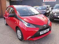 Usado Toyota Aygo 69 HP (50 kW) 2017 Vermelho Citadino