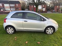 Used Toyota Yaris 67 HP (49 kW) 2006 Silver Hatchback