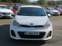 Begagnad Kia Rio 2015 Vit Halvkombi