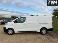 Second-hand Vauxhall Vivaro 120 CP (88 kW) 2020 Alb Monovolum