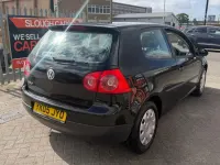 Begagnad VW Golf IV S 2005 Svart Halvkombi