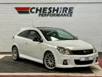 Second-hand Vauxhall Astra Edition 270 CP (198 kW) 2010 Alb Hatchback