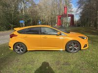 Używany Ford Focus ST 2017 Żółty Hatchback
