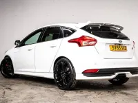 Usado Ford Focus ST 250 HP (183 kW) 2015 Branco Citadino