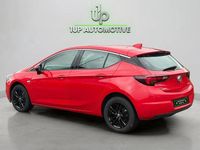 Used Vauxhall Astra SRi 105 HP (77 kW) 2018 Red Hatchback