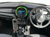 Begagnad Mini Cooper Classic 136 HK (100 kW) 2020 Grön Halvkombi
