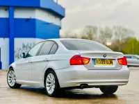 Usado BMW 320 170 CV (125 kW) 2009 Plateado Berlina