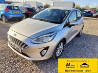 Usado Ford Fiesta Zetec 100 HP (73 kW) 2019 Prateado Citadino