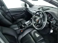 Used Porsche Macan 261 HP (191 kW) 2025 Black SUV