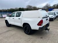 Used Toyota HiLux Active 150 HP (110 kW) 2019 White Pickup