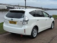 Used Toyota Prius 70 HP (51 kW) 2013 White Hatchback