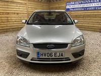 Used Ford Focus Titanium 115 HP (84 kW) 2006 Silver Sedan