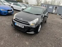 Begagnad Kia Rio 2015 Svart Halvkombi