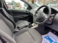 Second-hand Vauxhall Astra 140 CP (102 kW) 2007 Albastru Hatchback